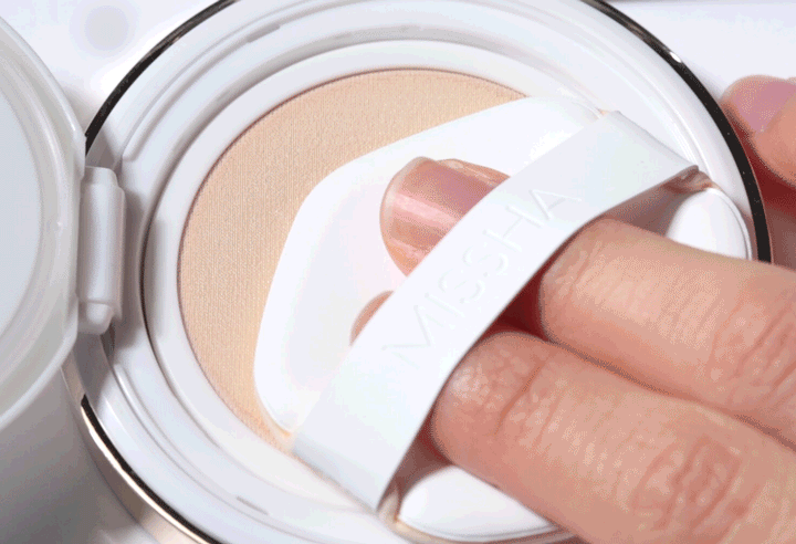 MISSHA Glow Cushion Light Lightweight Coverage 13g clearance, MAKEUP, Face, BB Cream & Cushion, MISSHA Glow Cushion, Korean Cushion Foundation, Lightweight Base Makeup, Hydrating Face Makeup, Radiant Skin Finish, Niacinamide Skincare, Hyaluronic Acid Makeup