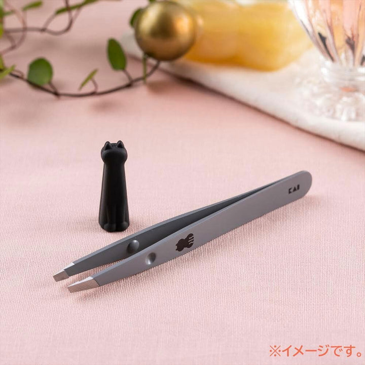 KAI Cat Tweezers with Cap 1pc Skin Care Tool 2