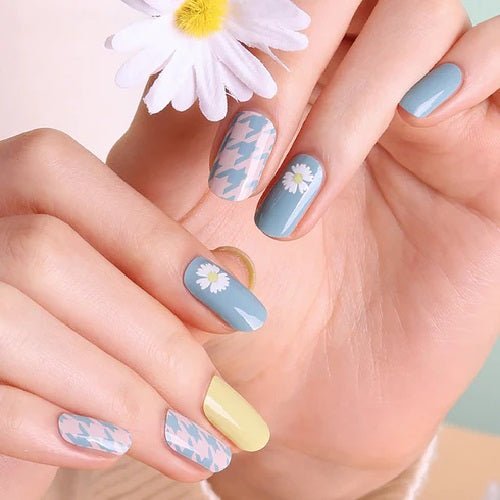 GLOSSYBLOSSOM GEL SHINE Nails Strips Blooming Daisy